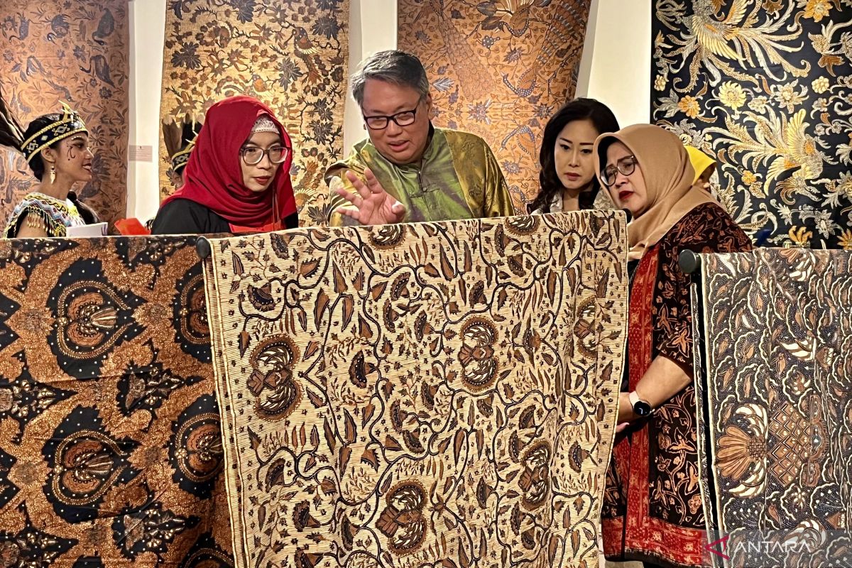 Perbedaan proses pembuatan batik tulis dan cap